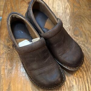 b.o.c. Brown Leather Mules Comfortable Slip-On Clogs new a few scuffs